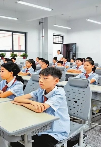 多地学校推“躺平”午休